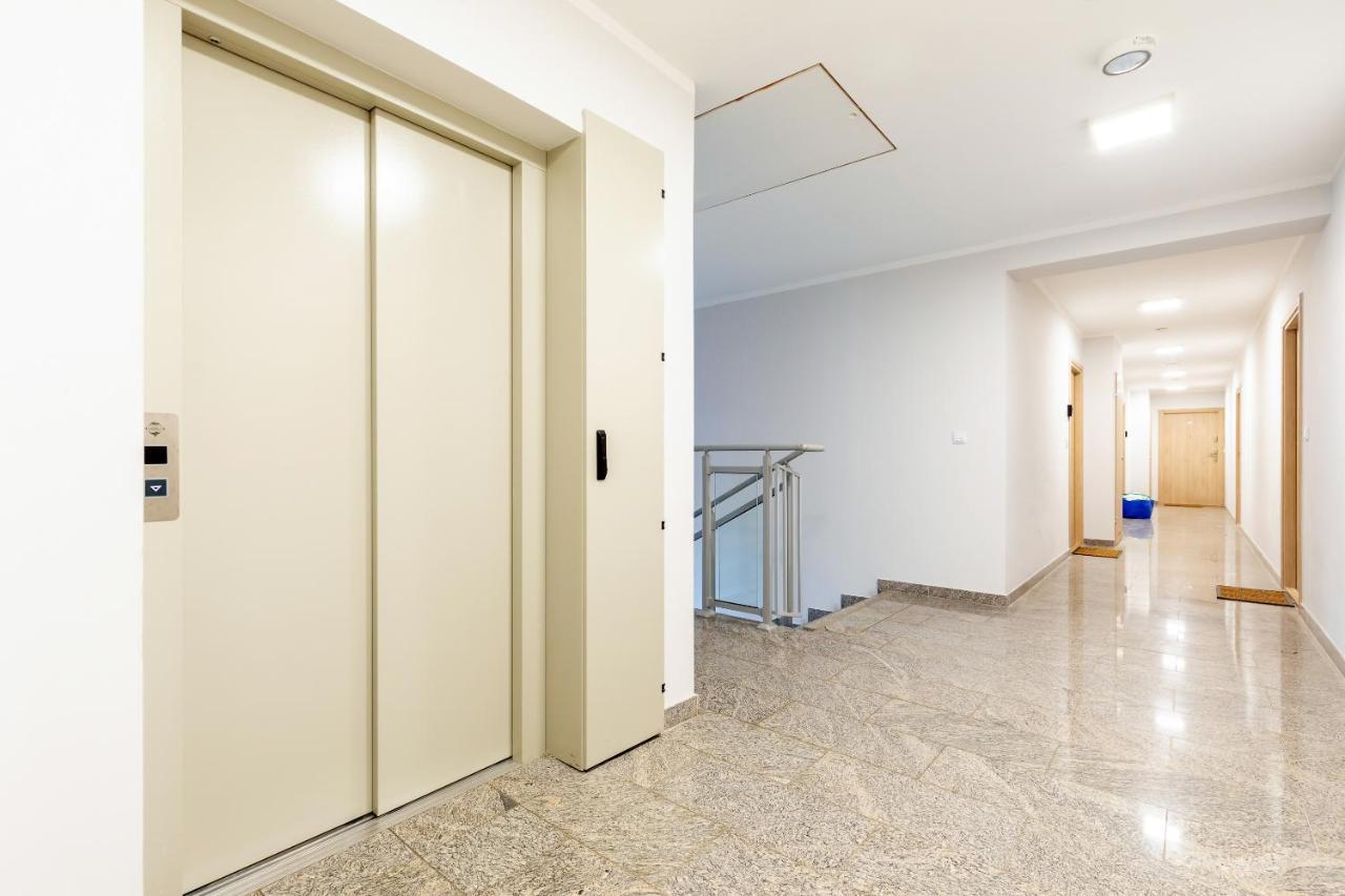 Wind Rose Quarter Apartments By Noclegi Renters ชวีโนวิชแจ ภายนอก รูปภาพ