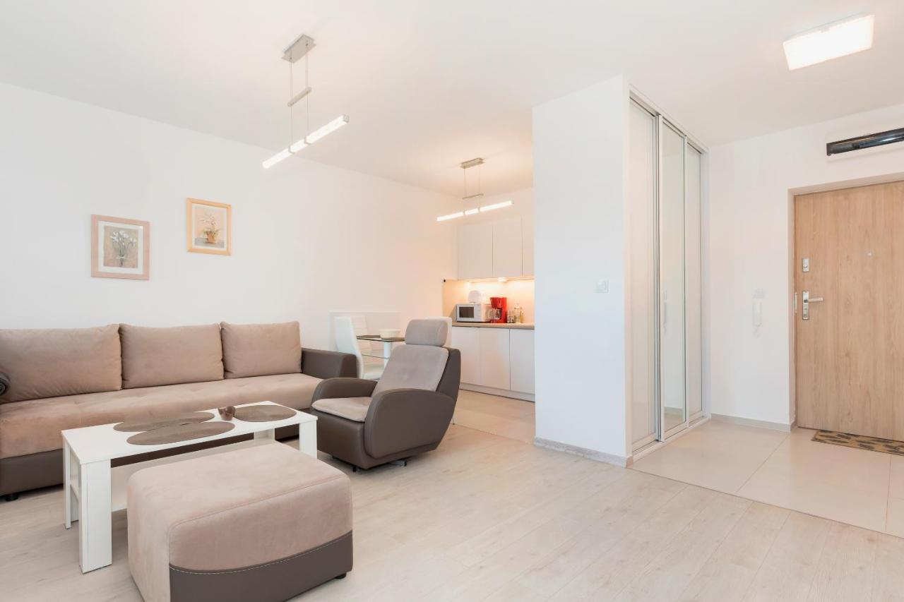 Wind Rose Quarter Apartments By Noclegi Renters ชวีโนวิชแจ ภายนอก รูปภาพ