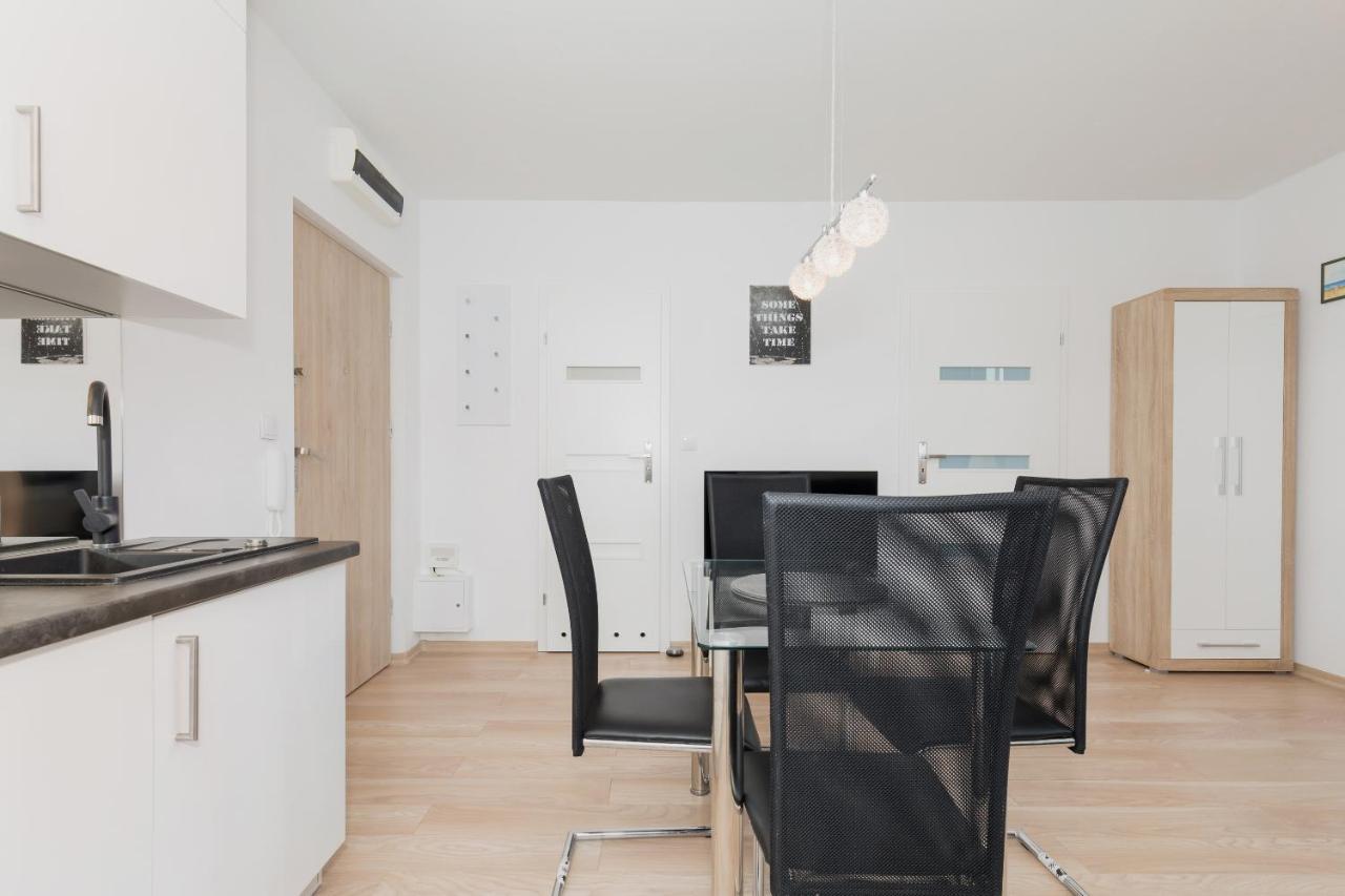 Wind Rose Quarter Apartments By Noclegi Renters ชวีโนวิชแจ ภายนอก รูปภาพ